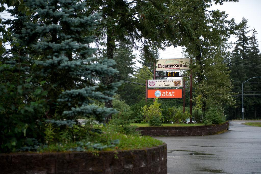 Frontier Suites Hotel In Джуно Екстер'єр фото