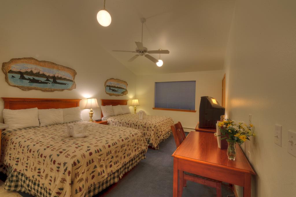 Frontier Suites Hotel In Джуно Екстер'єр фото