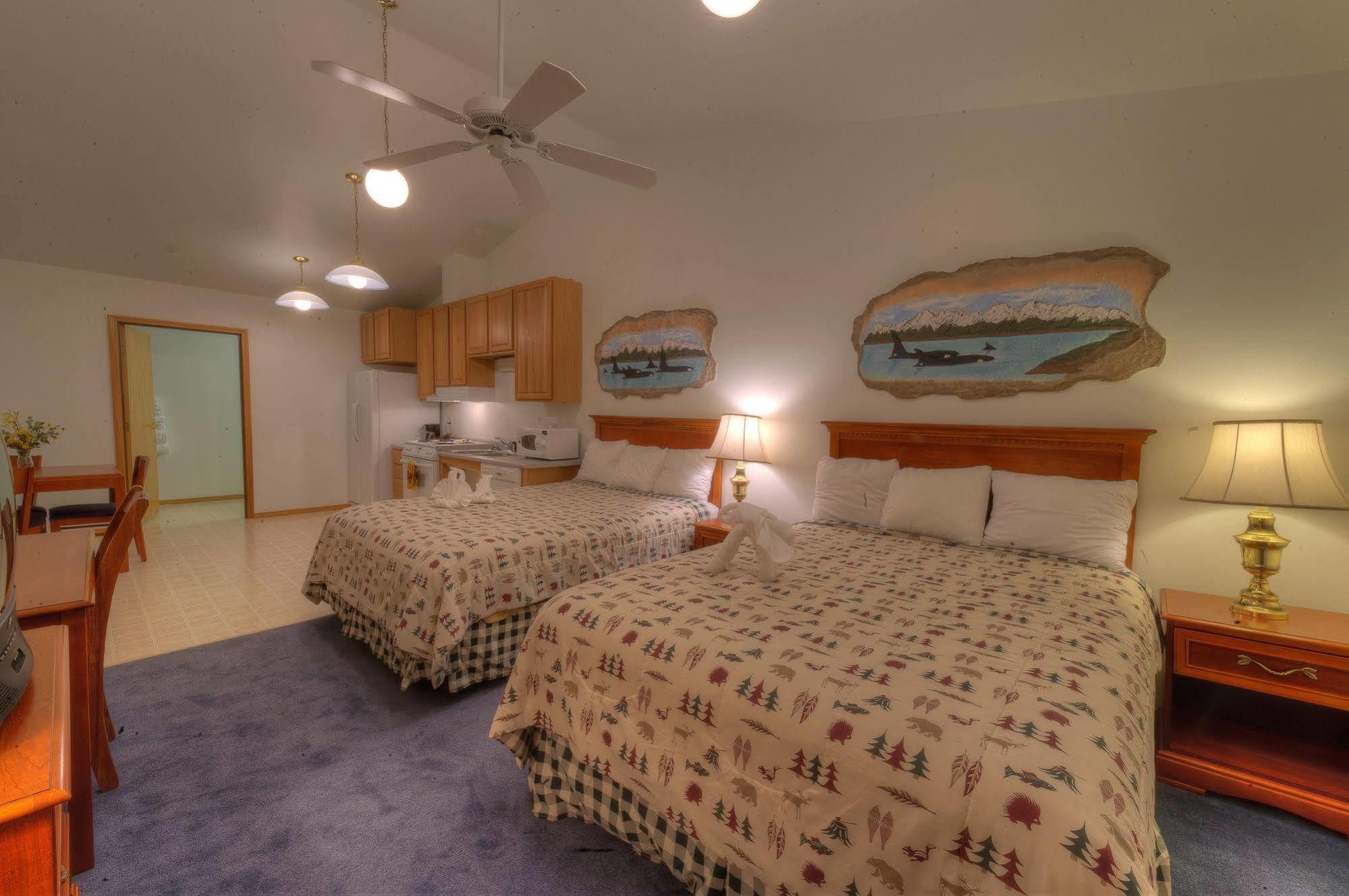 Frontier Suites Hotel In Джуно Екстер'єр фото