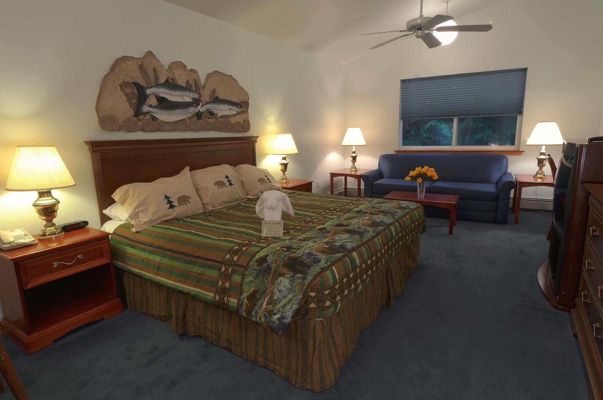 Frontier Suites Hotel In Джуно Екстер'єр фото